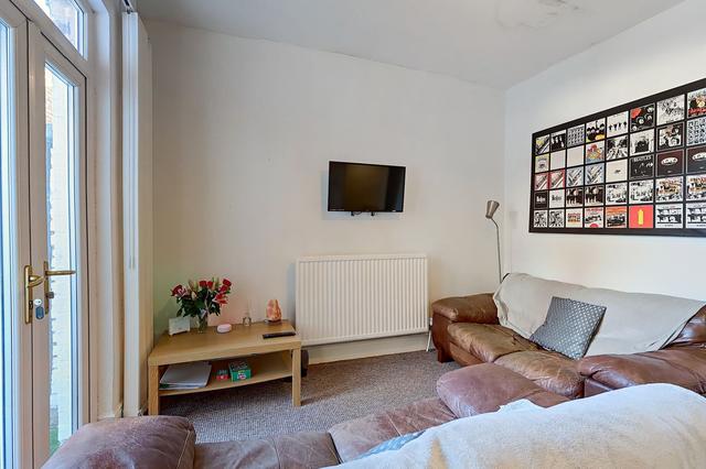 3 bed house — Adamson Street, Kensington