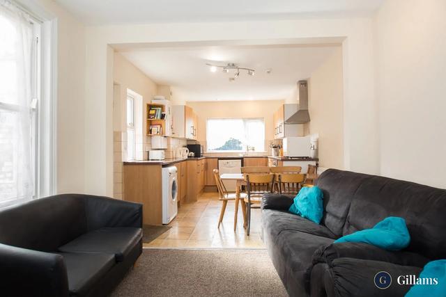 7 bed house — Monks Road, Mount Pleasant
