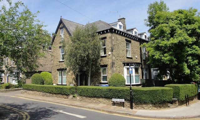 8 bed house — Beech Hill Road, Broomhill