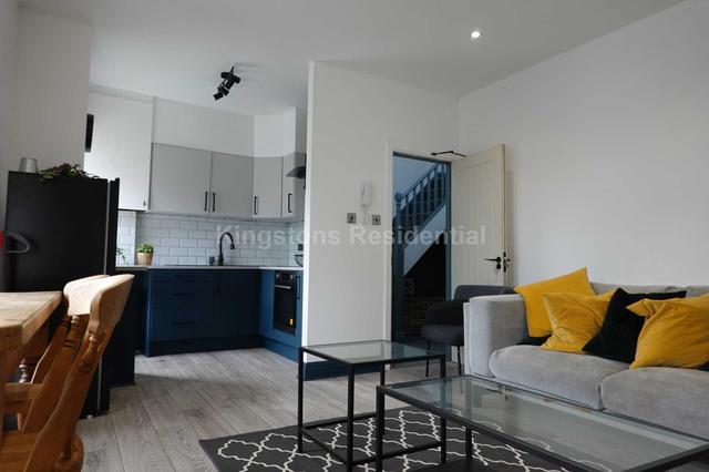 4 bed house — Richmond Road Roath, Roath