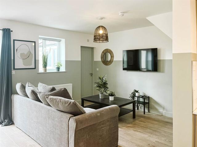 6 bed house — Ninth Avenue, Horfield