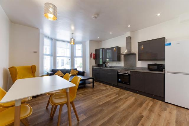 4 bed apartment — Queens Road, Jesmond