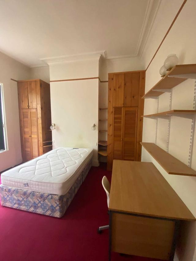 6 bed house — Egerton Road, Fallowfield