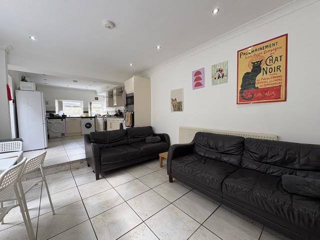6 bed house — Cathays Terrace, Cathays