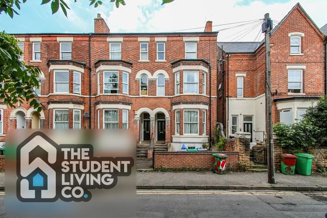 3 bed apartment — Larkdale Street, Arboretum