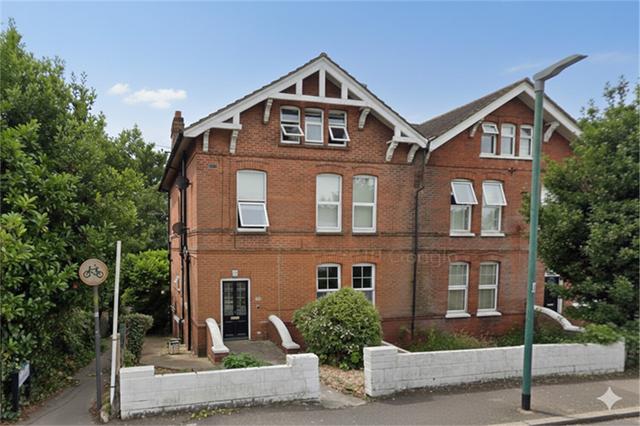 3 bed apartment — Springbourne, Boscombe