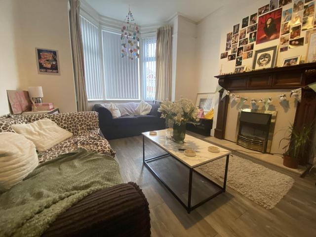 5 bed house — Derby Road, Fallowfield