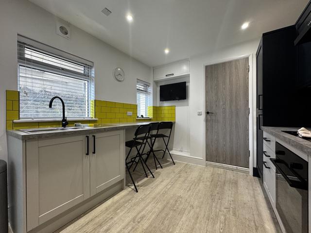 4 bed house — May Street, Cathays
