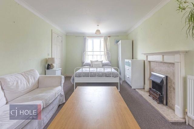 4 bed house — Cropthorne Road South, Horfield