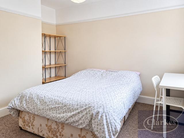 4 bed house — Acland Road Winton, Winton