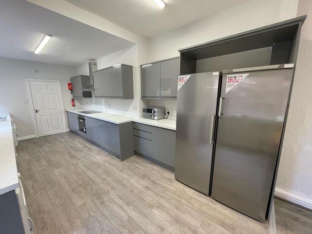 7 bed house — Cavendish Place, Jesmond