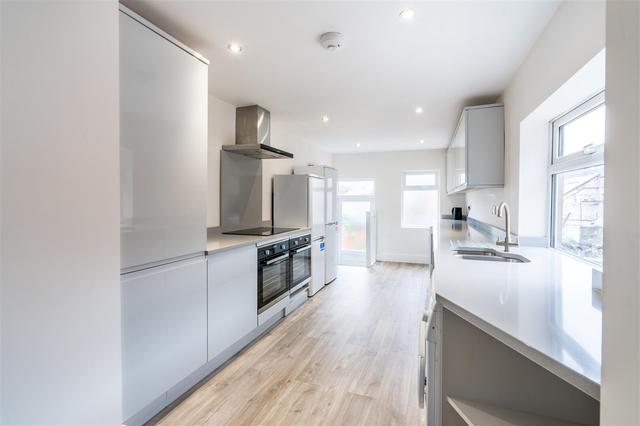 6 bed apartment — Fern Avenue, Jesmond