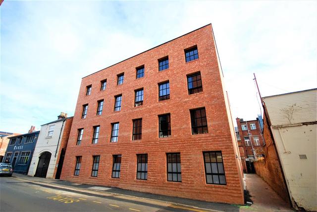 5 bed apartment — 79 Bedford Street, Town Centre