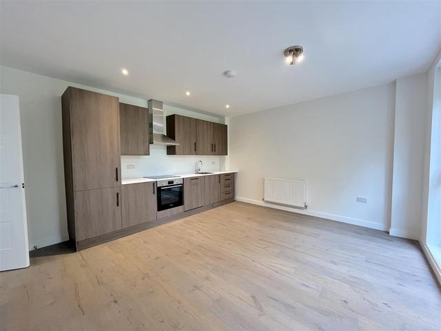 2 bed apartment — 94 Frobisher Road, Hackney