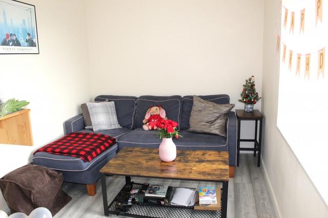 3 bed apartment — Stoke Hill, Stoke Hill