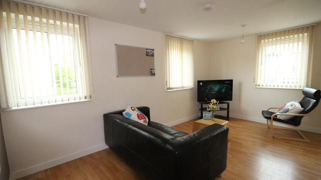 3 bed apartment — Broom Street, Broomhall