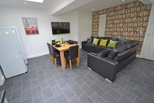5 bed house — Salisbury Street, City Centre