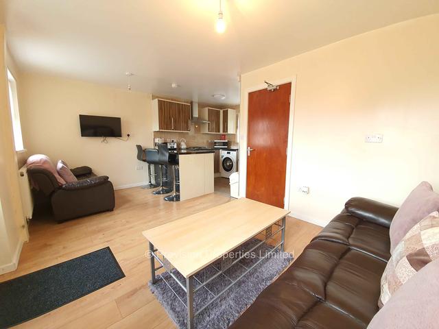 3 bed house — Howden Gardens Leeds, Hyde Park