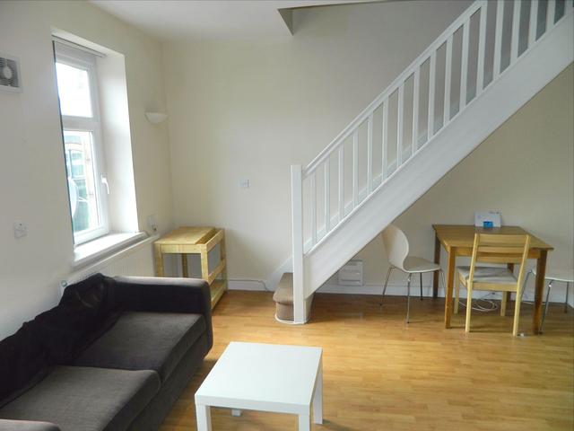 2 bed apartment — City Road, Roath