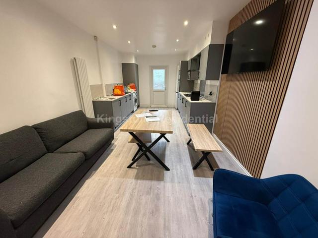 5 bed house — Mackintosh Place Roath, Roath