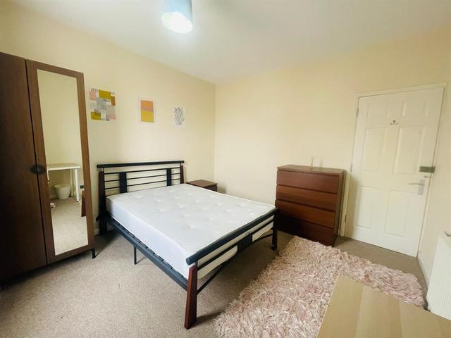 3 bed house — Stanley Street, Mackworth