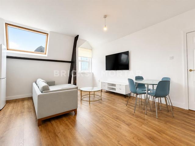 3 bed apartment — The Gatehouse, City Centre