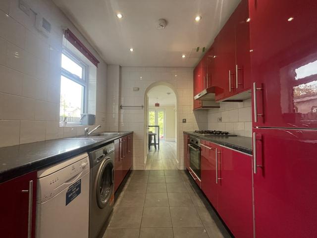 4 bed house — Gladys Street, Cathays