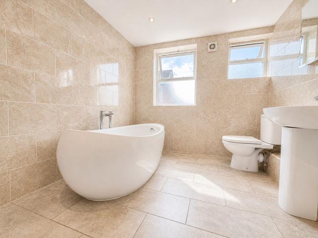 6 bed house — St. Michaels Road, Winton