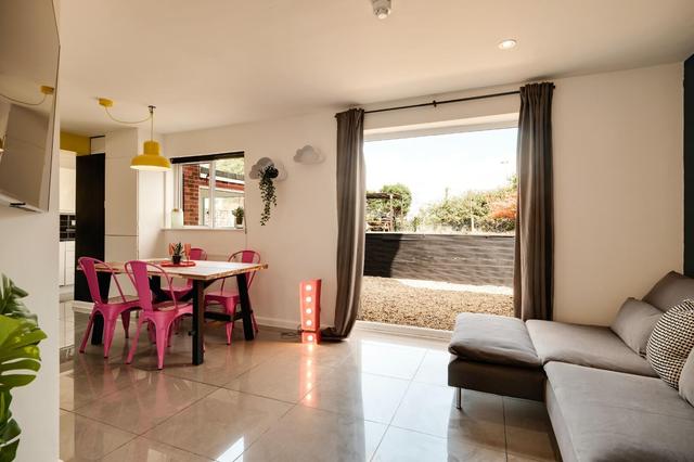 7 bed house — Bonnington Walk, Horfield