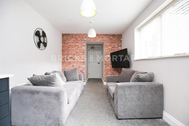 6 bed apartment — St. James Street, City Centre