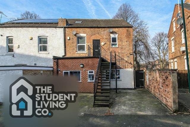 5 bed apartment — Waterloo Road, Arboretum