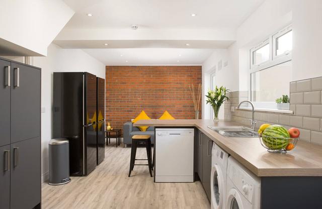 6 bed house — Landseer Avenue, Lockleaze