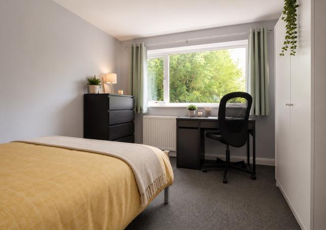 5 bed house — Downs Road, Hales Place