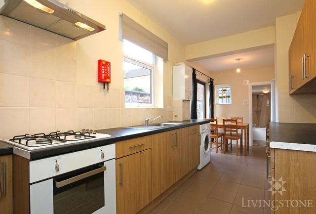 3 bed house — Montague Road (A), Clarendon Park