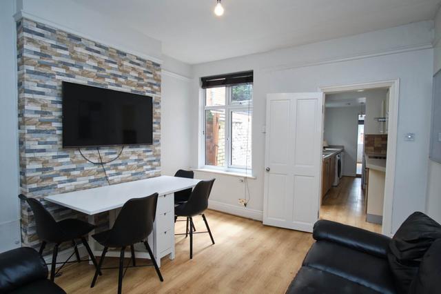 4 bed house — Bampton Street, City Centre