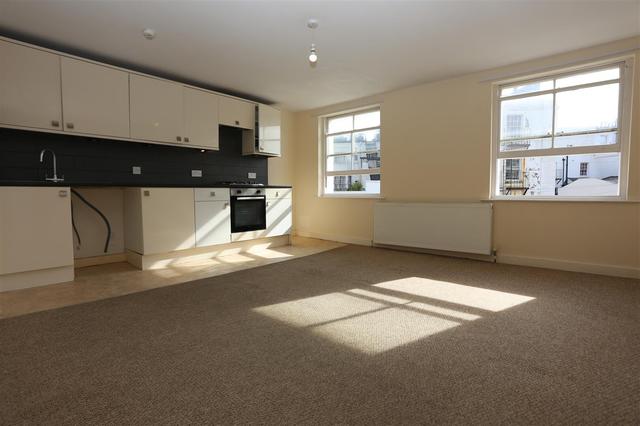 3 bed apartment — Rock Street, City Centre