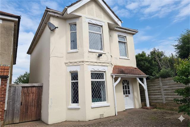 4 bed house — Iris Road, Winton, Winton