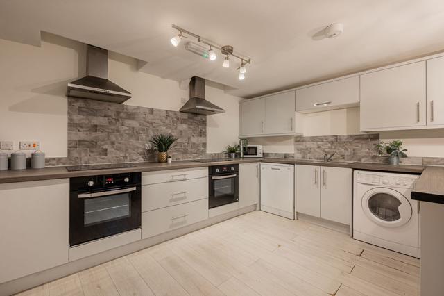 7 bed apartment — 45 Trafalgar Street, City Centre