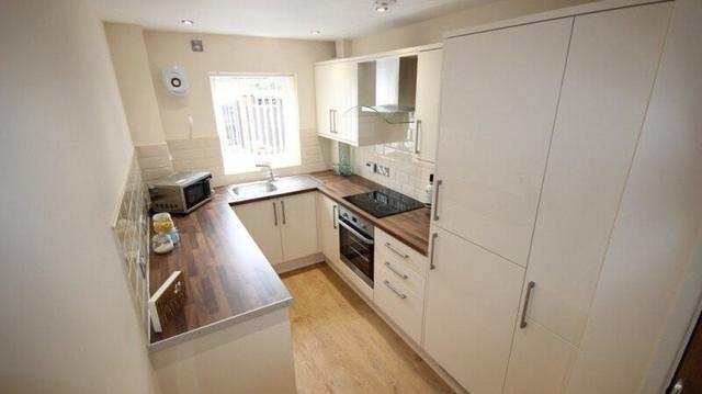 4 bed house — Broom Walk, City Centre