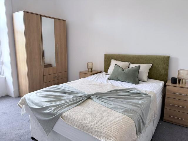 2 bed apartment — Union Place, West End