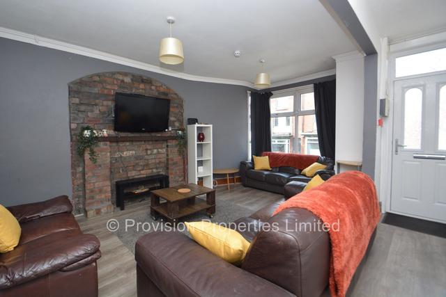 8 bed house — Manor Drive Leeds, Hyde Park