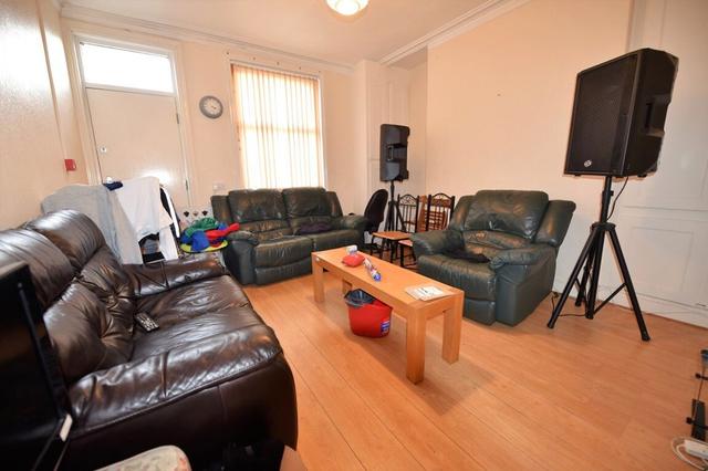5 bed house — Brudenell View, Hyde Park
