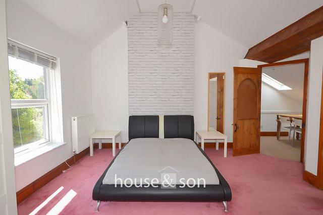 4 bed house — Alton Road, Winton
