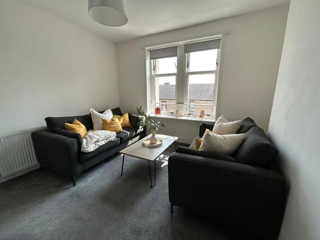 2 bed apartment — Benvie Road, West End