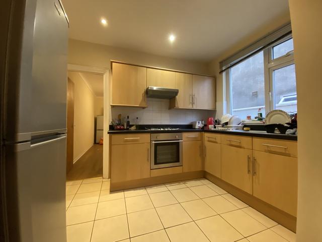 5 bed house — Heathfield Road, Heath