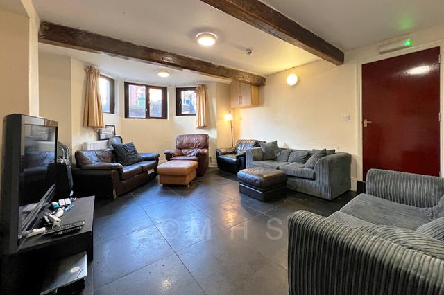 9 bed house — Regent Park Avenue, Hyde Park
