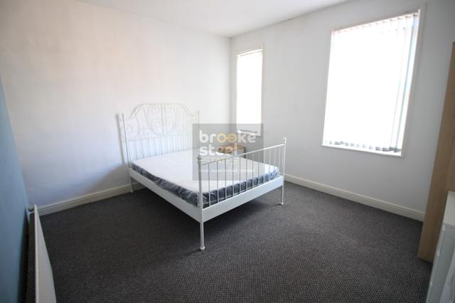 3 bed house — Mackenzie Road, Salford