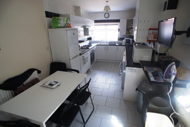 5 bed house — Manor Street, Heath