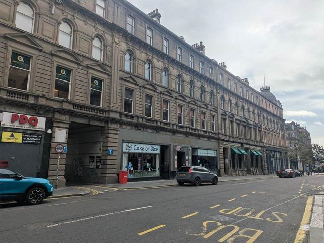 4 bed apartment — 2/1 Commercial Street, Central