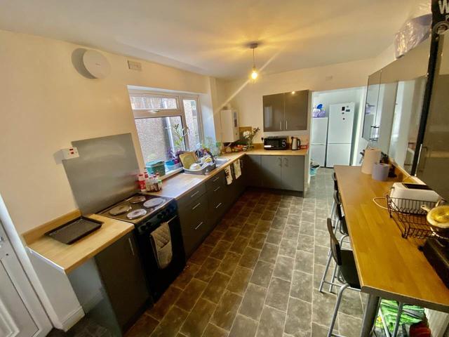 3 bed house — Western Street, Sandfields
